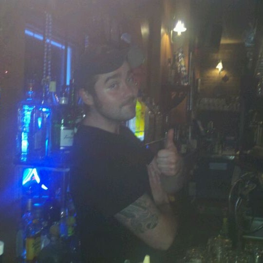 12/7/2011 tarihinde Jessie R.ziyaretçi tarafından 9th and Coles Tavern'de çekilen fotoğraf