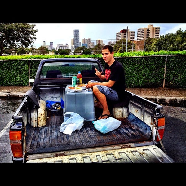 Kanewai Park Playground in Diamond Head Kapahulu St. Louis