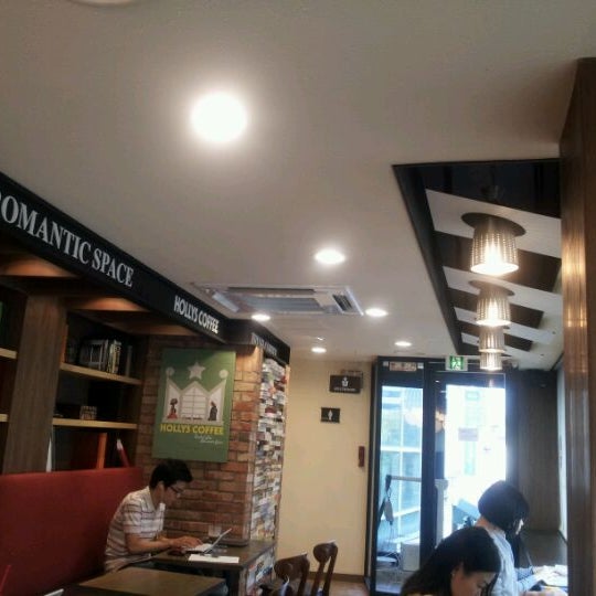 HOLLYS COFFEE - 종로1.2.3.4가동 - 팁 16개에서의 사진