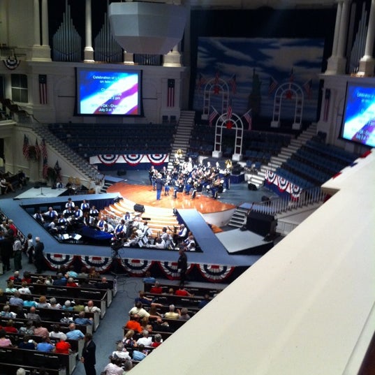 รูปภาพถ่ายที่ First Baptist Church โดย Eric R. เมื่อ 6/26/2011