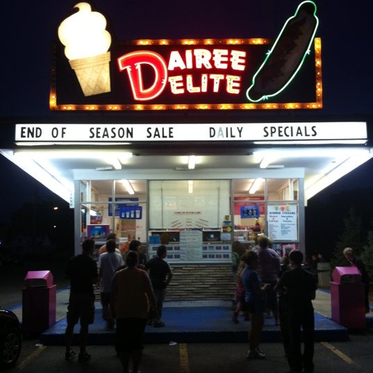รูปภาพถ่ายที่ Dairee Delite โดย James H. เมื่อ 9/20/2011