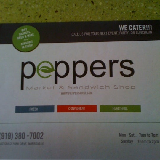 Foto tirada no(a) Peppers Market por Chip R. em 3/6/2011