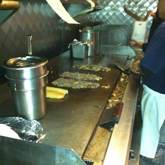 Photo prise au Philly&#39;s Cheese Steaks &amp; Grill par Tiffany B. le12/1/2011