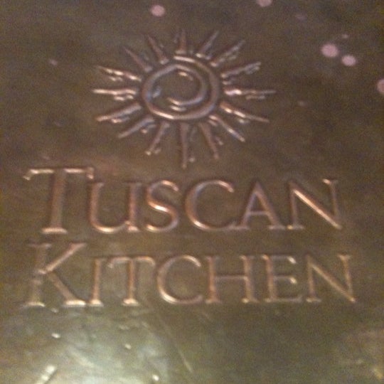 รูปภาพถ่ายที่ Tuscan Kitchen โดย Eric P. เมื่อ 5/14/2011