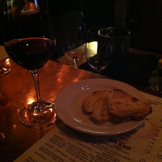 5/26/2012にLaura H.がSip Wine &amp; Dineで撮った写真