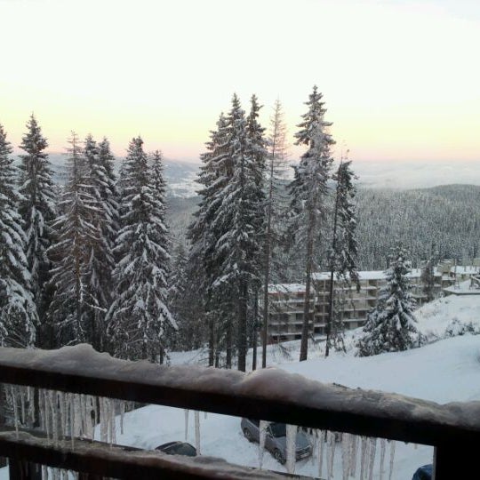 Foto tomada en Bellevue Ski &amp; Spa Hotel  por Tanya H. el 12/24/2011