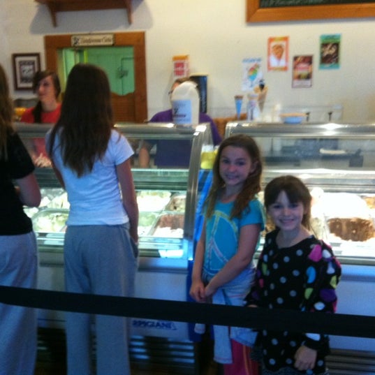 4/5/2012 tarihinde Tisha P.ziyaretçi tarafından Calabash Creamery'de çekilen fotoğraf
