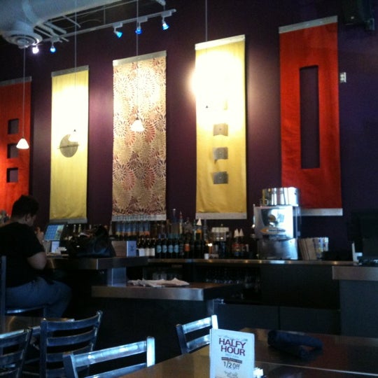7/21/2011 tarihinde Angelica K.ziyaretçi tarafından Tryst Cafe'de çekilen fotoğraf