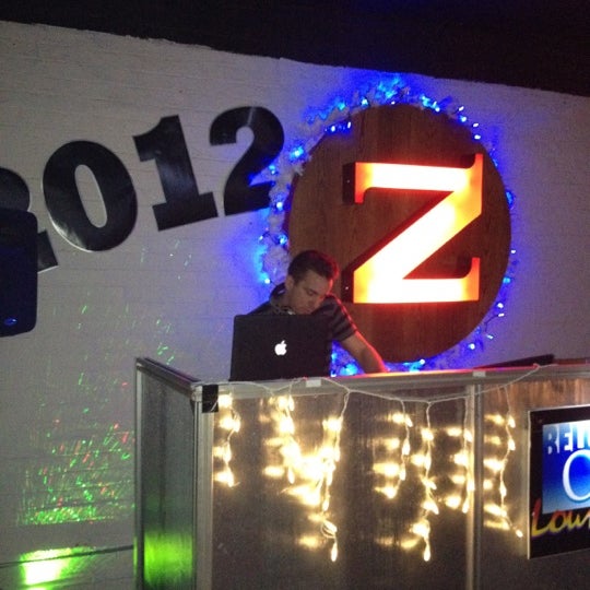 Foto tirada no(a) Below Zero Lounge por Rick N. em 1/22/2012