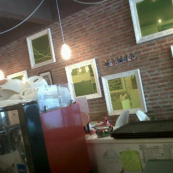 Photo prise au Brown Berry Cafe &amp; Workspace (บราวน์เบอร์รี่) par pada p. le12/29/2011