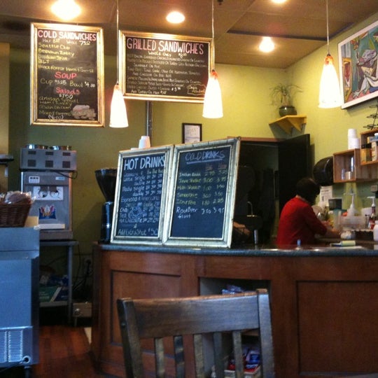 รูปภาพถ่ายที่ Artisan Cafe โดย Wattsbulb เมื่อ 10/9/2011