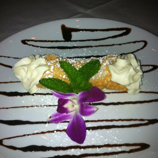 Das Foto wurde bei Ferraro&#39;s Italian Restaurant &amp; Wine Bar von Mickey am 8/17/2012 aufgenommen