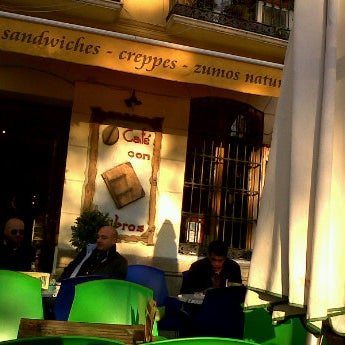 รูปภาพถ่ายที่ Café con Libros โดย Elena S. เมื่อ 12/24/2011