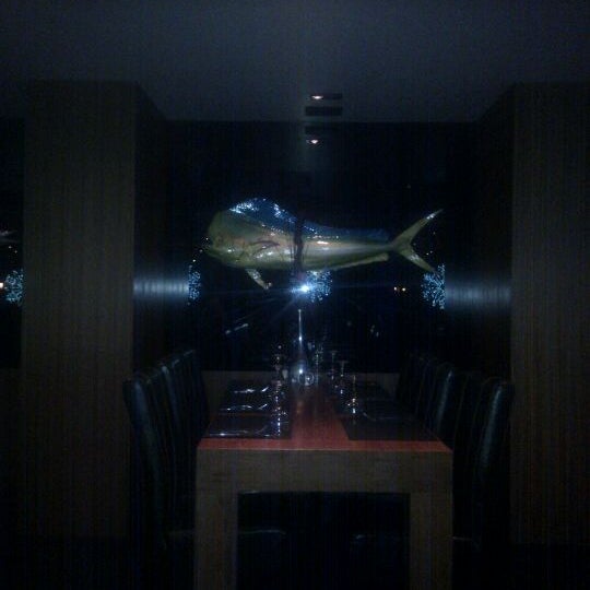 Foto tirada no(a) Tarpon Restaurant Night Bar por Danijela K. em 1/2/2012