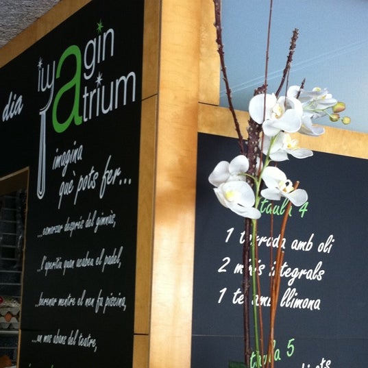 Foto tirada no(a) IMAGINATRIUM - Restaurant Atrium por Gina d. em 10/5/2011