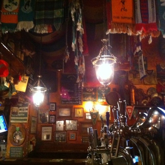 Foto scattata a O&#39;Brady&#39;s Irish Pub da Laeti T. il 9/28/2011