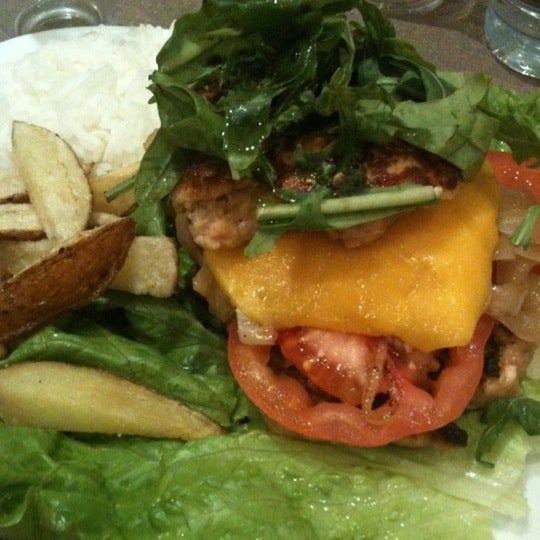 The Salmon burger with mango is just great! Tasty, exotic and juice. The chips are very good once they are unpeeled!