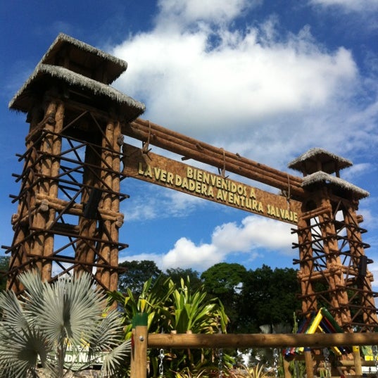 รูปภาพถ่ายที่ Parque Tematico. Hacienda Napoles โดย Juan A. เมื่อ 10/17/2011