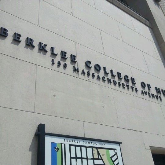 Foto diambil di Berklee College of Music oleh Susan L. pada 8/2/2012