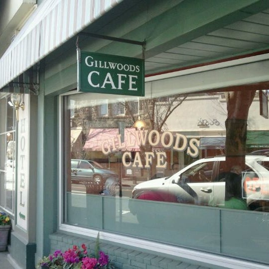 Foto tomada en Gillwoods Cafe  por Gabriella S. el 3/10/2012