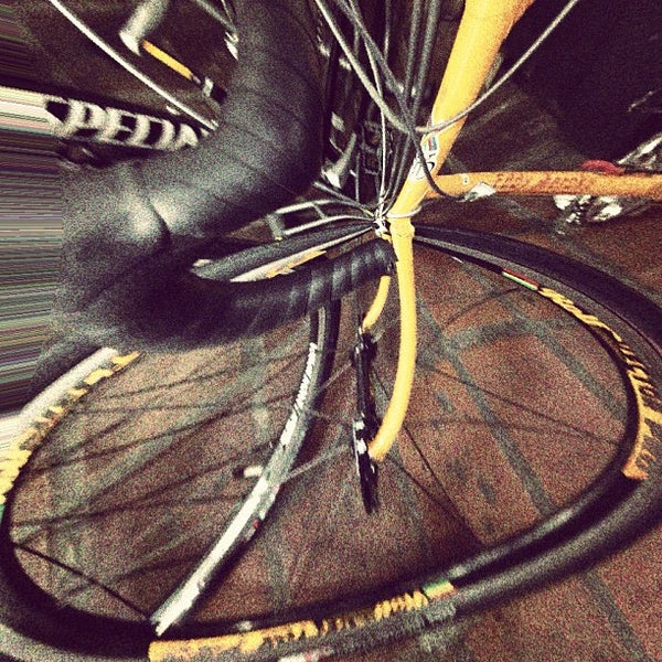 Foto diambil di Tread Bike Shop oleh Theda S. pada 5/20/2012