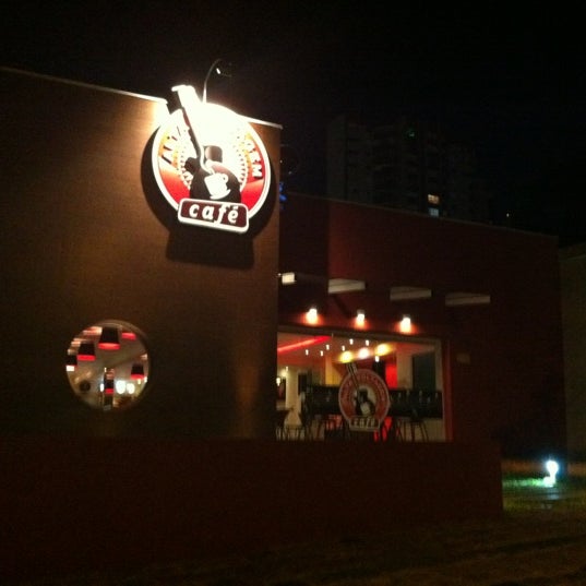 Photo taken at Alta Voltagem Café by Edenilso G. on 7/19/2012