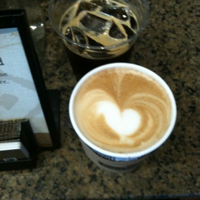 Foto scattata a Peet&#39;s Coffee &amp; Tea da Vickie C. il 7/29/2012