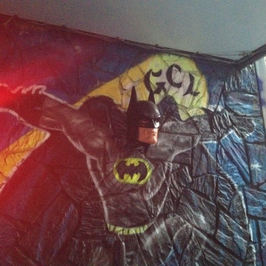 Foto diambil di Gotham City Lounge oleh Shealyn B. pada 7/29/2012