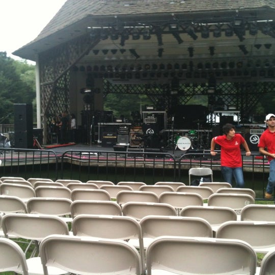 8/14/2012 tarihinde Cathy M.ziyaretçi tarafından Ives Concert Park'de çekilen fotoğraf