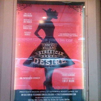 Снимок сделан в A Streetcar Named Desire at The Broadhurst Theatre пользователем Shakira S. 5/12/2012