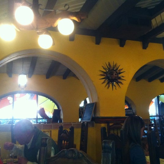 Снимок сделан в El Rincon Restaurant Mexicano пользователем Tina B. 3/13/2012