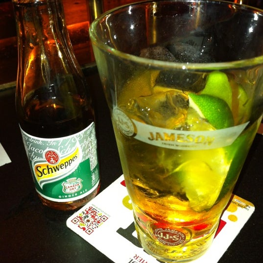 7/4/2012にAndrea S.がDakota Barで撮った写真