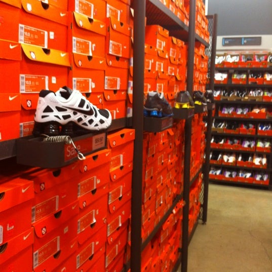 nike outlet lake elsinore hours