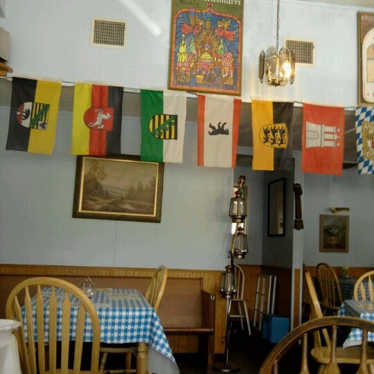 รูปภาพถ่ายที่ Gerda&#39;s German Restaurant &amp; Bakery โดย Jim B. เมื่อ 7/18/2012