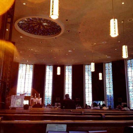 รูปภาพถ่ายที่ St. Monica Catholic Church โดย Guy Kim N. เมื่อ 2/26/2012