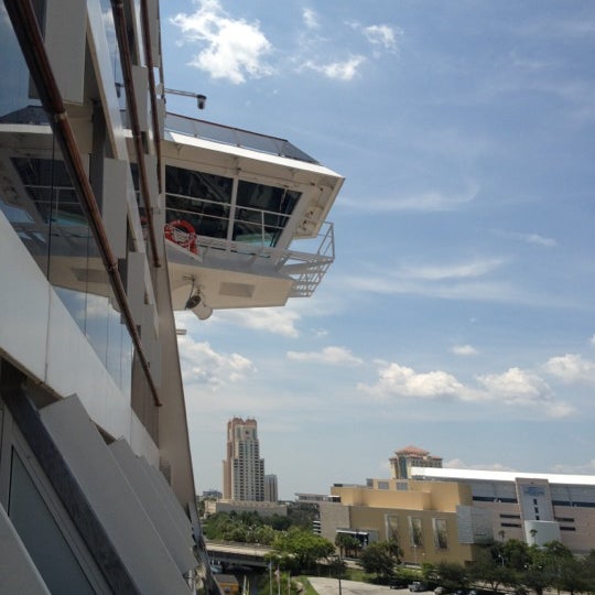 9/2/2012 tarihinde Calvin F.ziyaretçi tarafından Tampa Port Authority'de çekilen fotoğraf