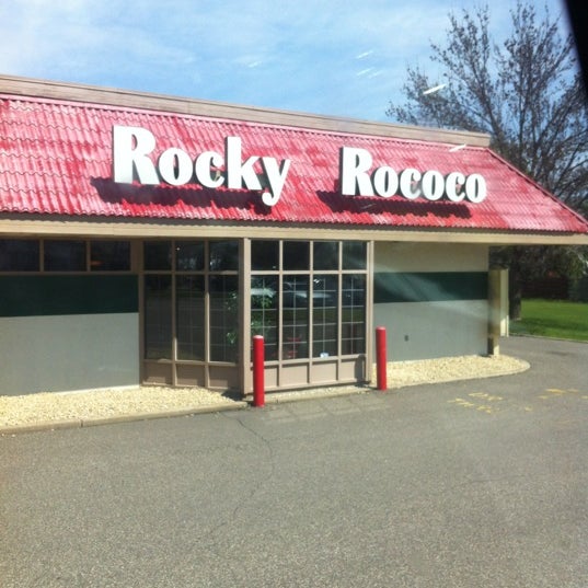 4/23/2012에 Daxs B.님이 Rocky Rococo Pizza에서 찍은 사진