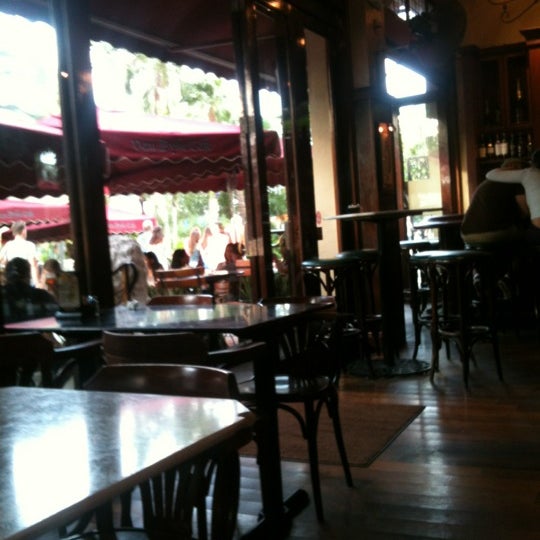 รูปภาพถ่ายที่ Van Dyke Cafe โดย Amanda Q. เมื่อ 6/2/2012