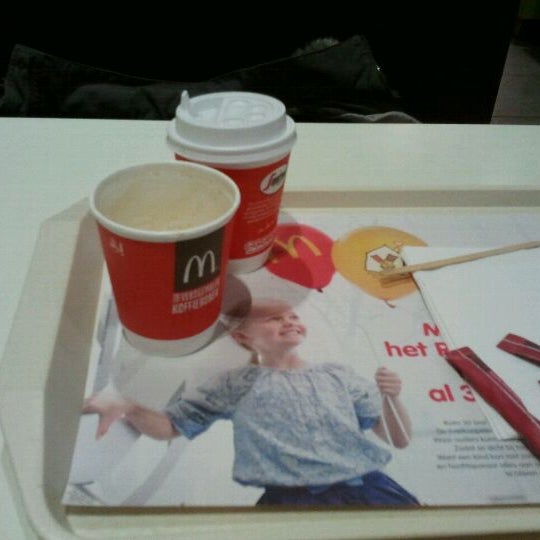 รูปภาพถ่ายที่ McDonald&#39;s โดย Marisca D. เมื่อ 3/5/2012