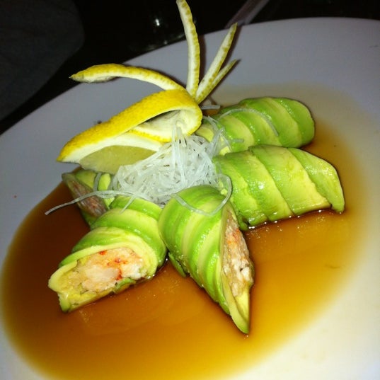 รูปภาพถ่ายที่ Sakura Garden Japanese Cuisine โดย Yanina V. เมื่อ 4/16/2012