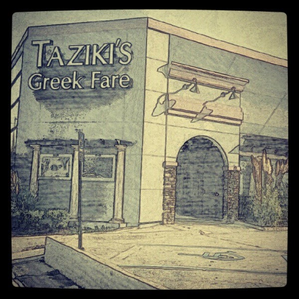 รูปภาพถ่ายที่ Taziki&#39;s Mediterranean Cafe โดย Niq H. เมื่อ 8/6/2012