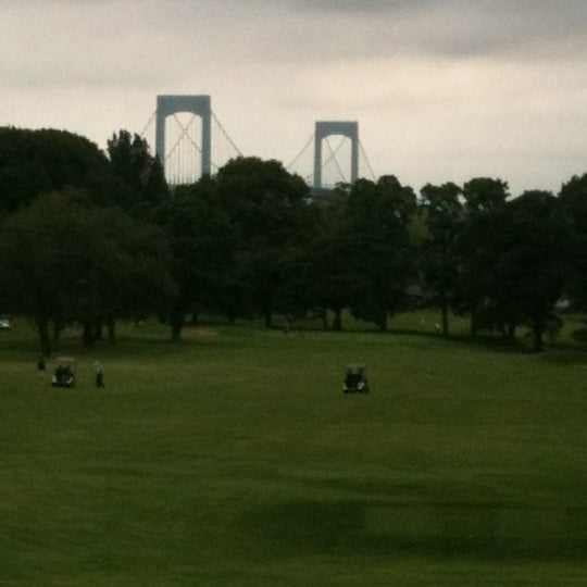 Foto tirada no(a) Clearview Park Golf Course por Kiet S. em 6/17/2012