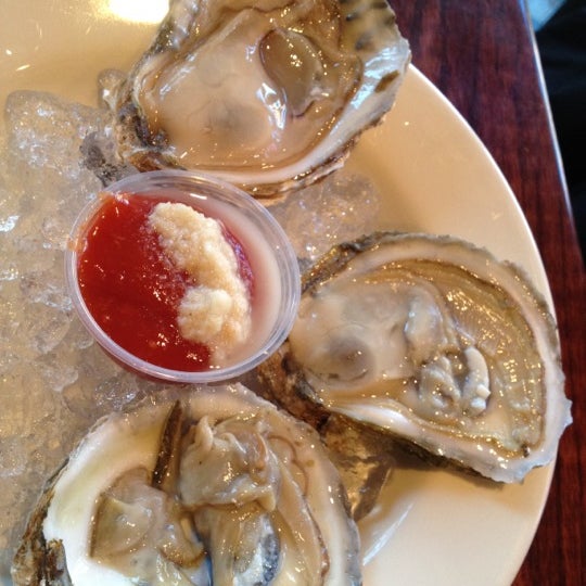 Снимок сделан в King Crab Tavern &amp; Seafood Grill пользователем Taufiq H. 2/5/2012