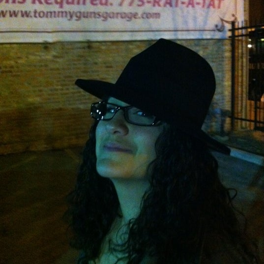 รูปภาพถ่ายที่ Tommy Gun&#39;s Garage โดย David E. เมื่อ 3/19/2012