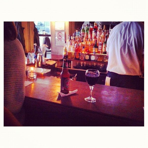 6/7/2012 tarihinde Courtney T.ziyaretçi tarafından Park Bar'de çekilen fotoğraf