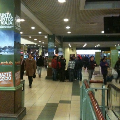 รูปภาพถ่ายที่ Mall Paseo Arauco Estación โดย Gonzalo V. เมื่อ 8/13/2012