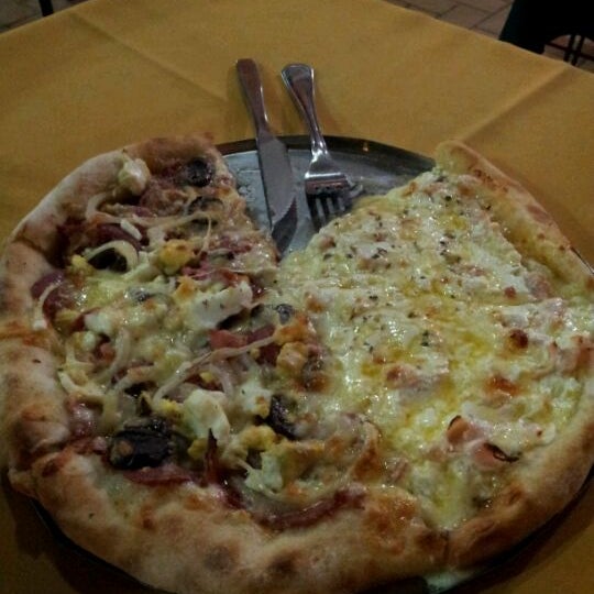 2/21/2012にRicardo D.がPapaula Pizzariaで撮った写真