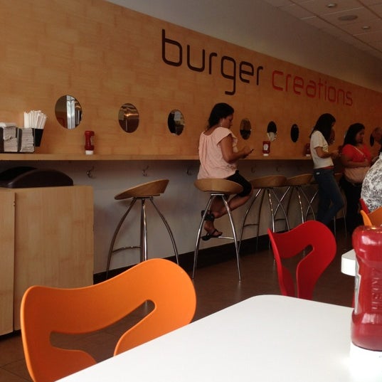 7/16/2012 tarihinde Alberto J S M.ziyaretçi tarafından Burger Creations'de çekilen fotoğraf