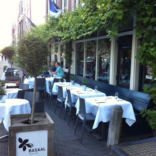 8/10/2012 tarihinde Nanouk e.ziyaretçi tarafından Restaurant Basaal'de çekilen fotoğraf
