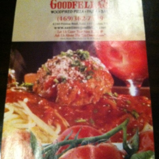 Снимок сделан в Goodfella&#39;s Woodfired Pizza Pasta Bar пользователем Shannon L. 6/22/2012